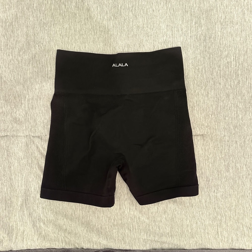 Alala Seamless Shorts - Picture 3 of 4